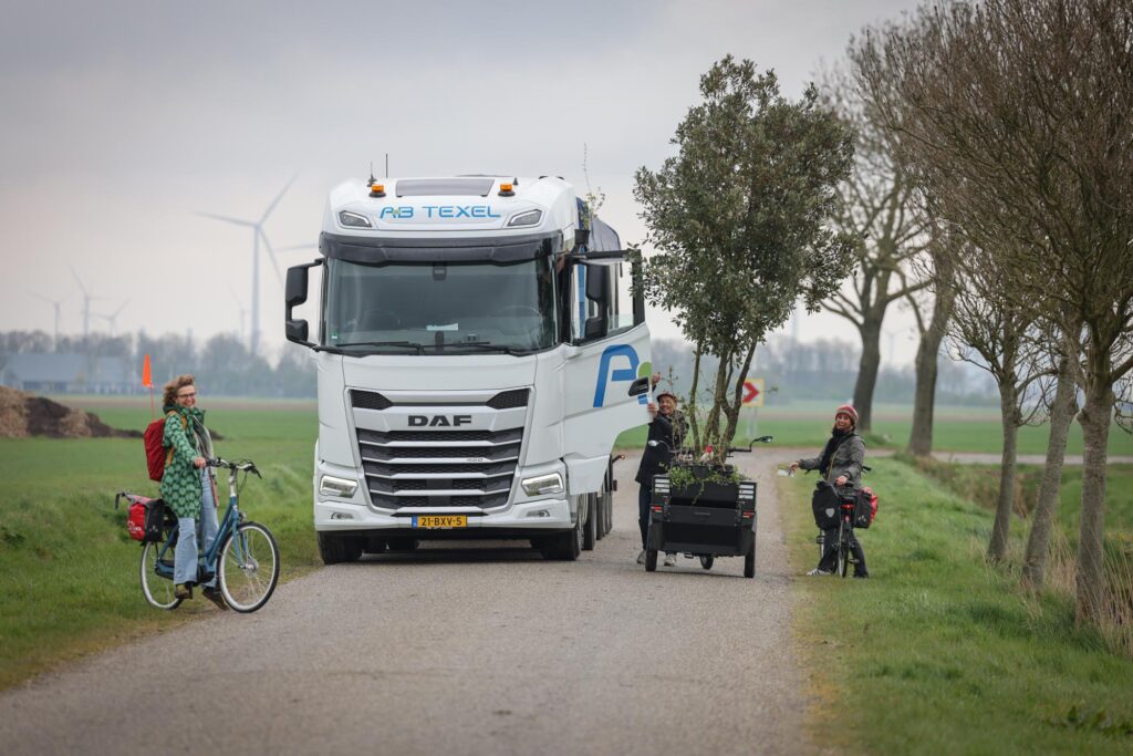 C4C_Er fietst een boom door Europa _ By Floris Leeuwenberg-33