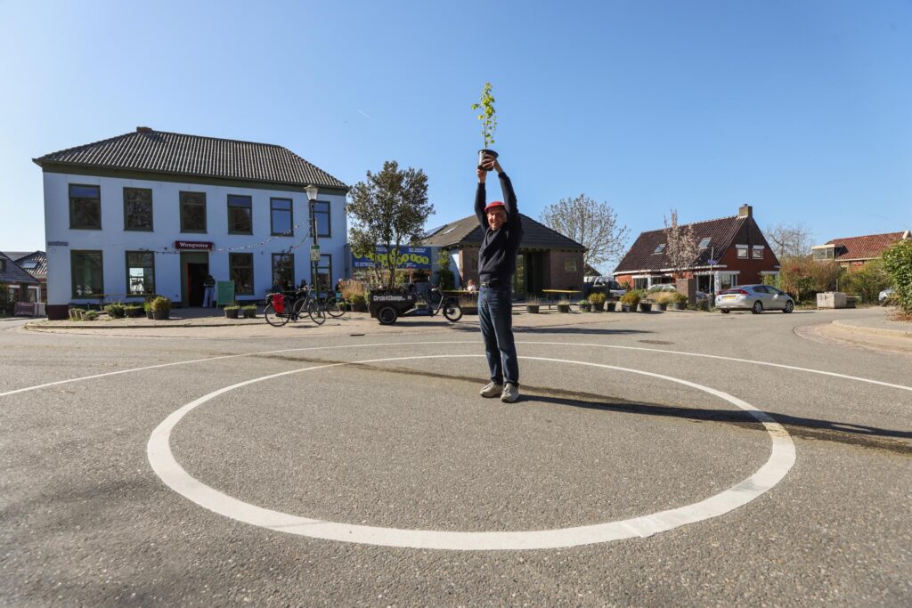 C4C_Er fietst een boom door Europa _ By Floris Leeuwenberg-56